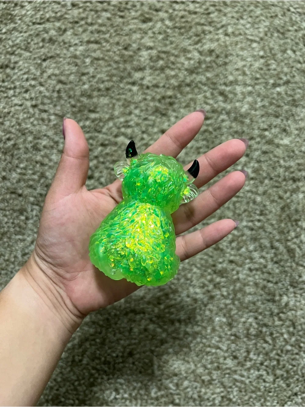 Green Glitter Highland Cow Squeeze Toy – Slow Rising Sensory Fidget